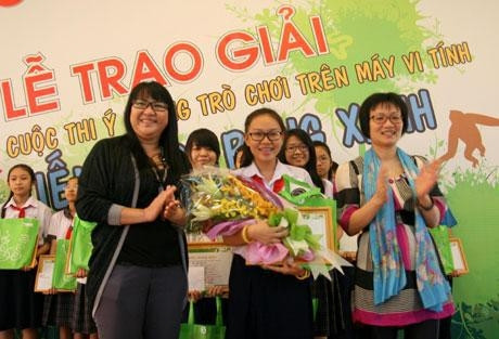 Trao giải cuộc thi “Tiếng gọi rừng xanh”.