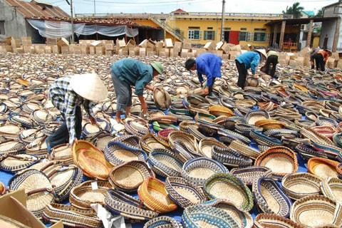 Sản phẩm cói mỹ nghệ Kim Sơn ngày càng đa dạng được người tiêu dùng ưa thích.