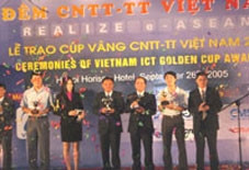Lễ trao Cúp vàng CNTT-TT
Việt Nam 2005.