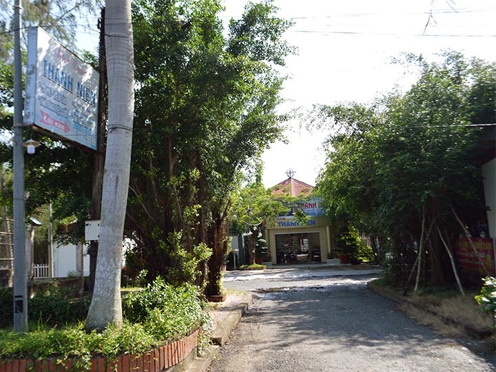 Nhà hàng Thanh Niên được xây dựng ngay trong Công viên văn hóa Trần Huỳnh.