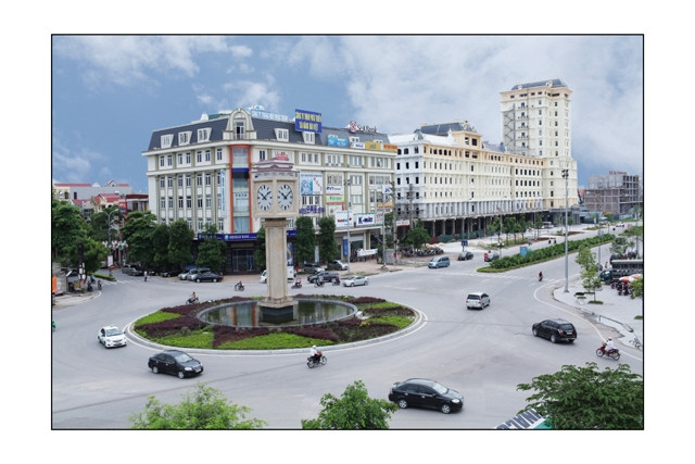 Cột đồng hồ nằm ở trung tâm thành phố Bắc Ninh.