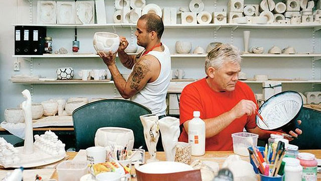 Tù nhân trong nhà tù Halden được đào tạo một số ngành nghề. Ảnh: GRAND FORKS HERALD