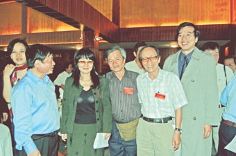 Các đại biểu dự hội nghị "Văn học, nghệ thuật
phản ánh hiện thực đất nước hôm nay".