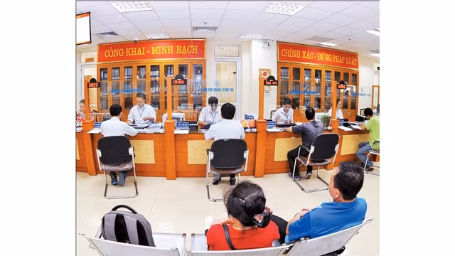 Sự tin tưởng và ý thức làm việc của công chức không chỉ là trách nhiệm mà còn là niềm vui được phụng sự người dân, doanh nghiệp. Ảnh: TRẦN HẢI