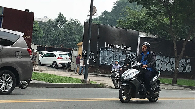 Khu "đất vàng" số 8-12 Lê Duẩn sau hàng chục năm chỉ để làm bãi đậu xe.