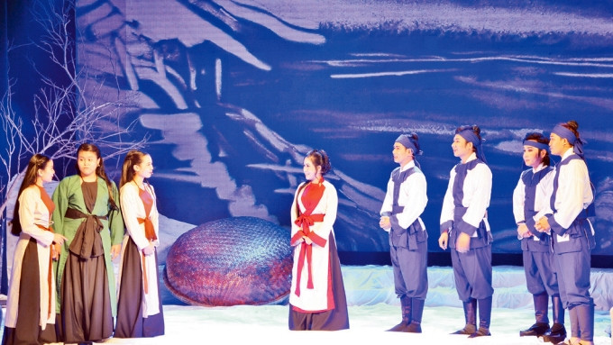 Một cảnh trong vở Hồn của đá.