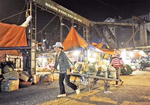 Mưu sinh. Ảnh: ĐĂNG ANH