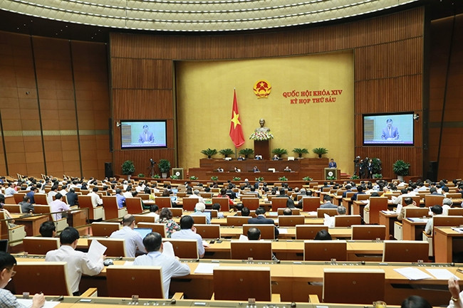 Toàn cảnh phiên họp sáng ngày 13-11. 