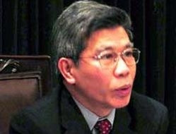 Dân được tự do mua ngoại tệ ở ngân hàng?