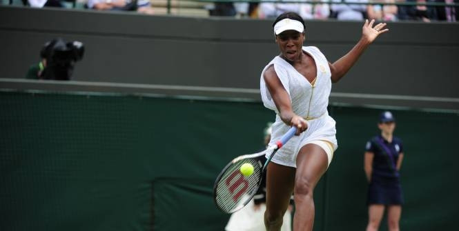 Tay vợt người Mỹ Venus Williams đang cố gắng thể hiện phong độ ở tuổi 35. (Ảnh: l'Equipe).