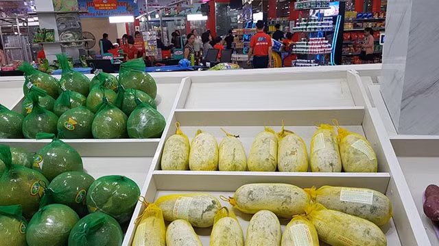 Sản phẩm bí đao Tìa Dình trên kệ hàng của Siêu thị Hoa Ban (thành phố Điện Biên Phủ, tỉnh Điện Biên).