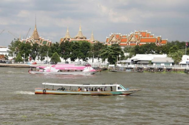 Ngồi du thuyền vãn cảnh hai bờ sông Chao Phraya là một lựa chọn của đông đảo du khách. (Ảnh: Bangkok Post)