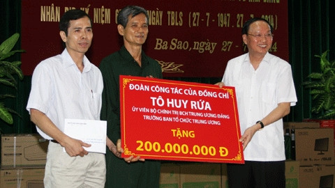 Đồng chí Tô Huy Rứa thăm Trung tâm Điều dưỡng thương binh Kim Bảng