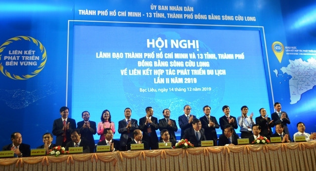 Bí thư Thành ủy TP Hồ Chí Minh Nguyễn Thiện Nhân với lãnh đạo các tỉnh, thành phố vùng ĐBSCL.