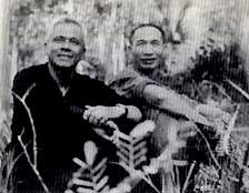 Ông Phạm Văn Xô (bên phải) và ông
Phạm Thái Bường, hai xứ ủy viên Nam Bộ trước đồng khởi năm 1960.