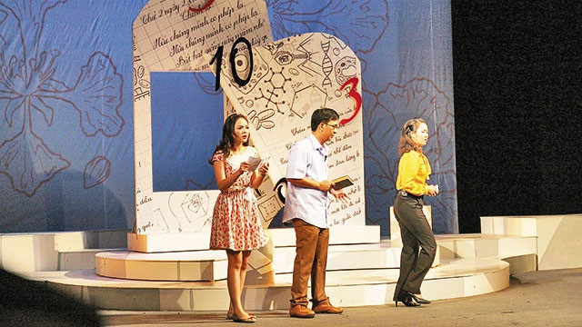 Lưu Quang Vũ đã xây dựng và giải quyết các vở kịch bằng tính nhân văn cao đẹp. 