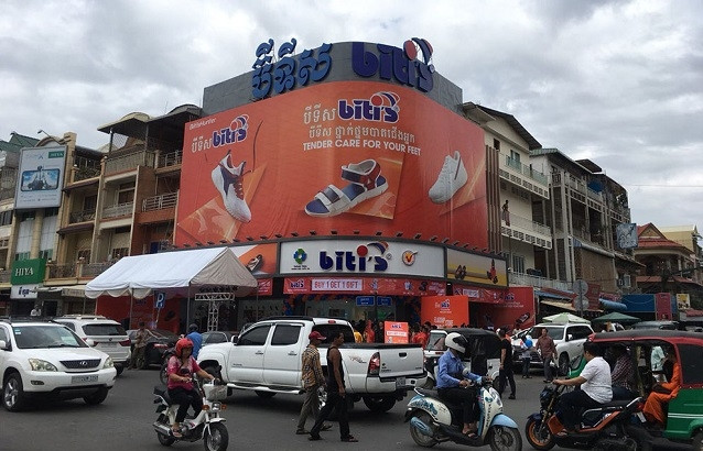 Cửa hàng Biti's tại một khu chợ sầm uất ở Thủ đô Phnom Penh.
