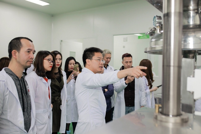 Dây chuyền sản xuất nước hoa Cénota.