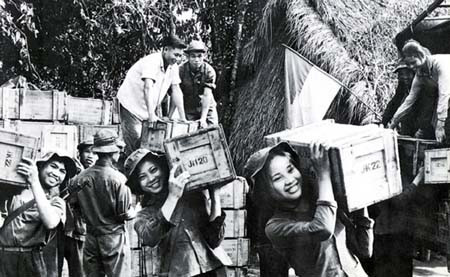 Thanh niên xung phong Trường Sơn với niềm tin thắng lợi.