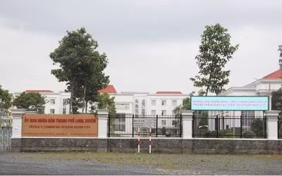 Trụ sở Thành ủy - UBND TP Long Xuyên, nơi bà Vương Mai Trinh công tác.