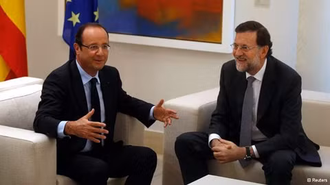 Thủ tướng Tây Ban Nha M.Ra-hoi (người bên phải) và Tổng thống Pháp P.Ô-lăng-đơ tại cuộc gặp ở Ma-đrít, Tây Ban Nha. Ảnh: ROI-TƠ