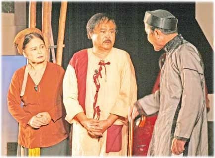 Cảnh trong vở Hồn Trương Ba da hàng thịt của Nhà hát Kịch Việt Nam.