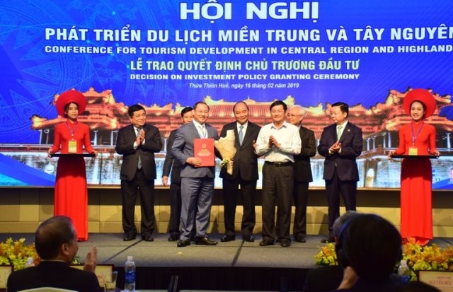 Trao quyết định chủ trương đầu tư các dự án liên quan đến lĩnh vực du lịch, nghỉ dưỡng, nông nghiệp với tổng mức hơn 32.300 tỷ đồng cho các nhà đầu tư. 