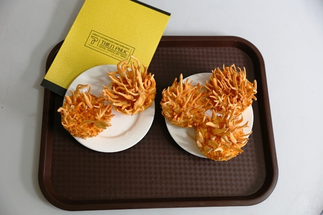 Gói quà Tết Đông trùng hạ thảo.