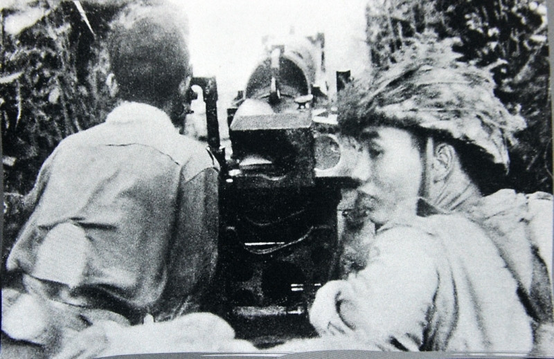 Chiến sĩ pháo binh đánh địch trong Chiến dịch Việt Bắc, Thu Đông 1947 (Ảnh; Nhân Dân)