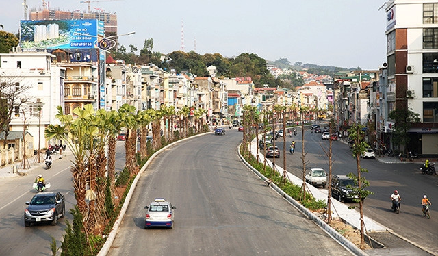 Tuyến đường Nguyễn Văn Cừ, TP Hạ Long (Quảng Ninh). Ảnh: ĐỖ PHƯƠNG