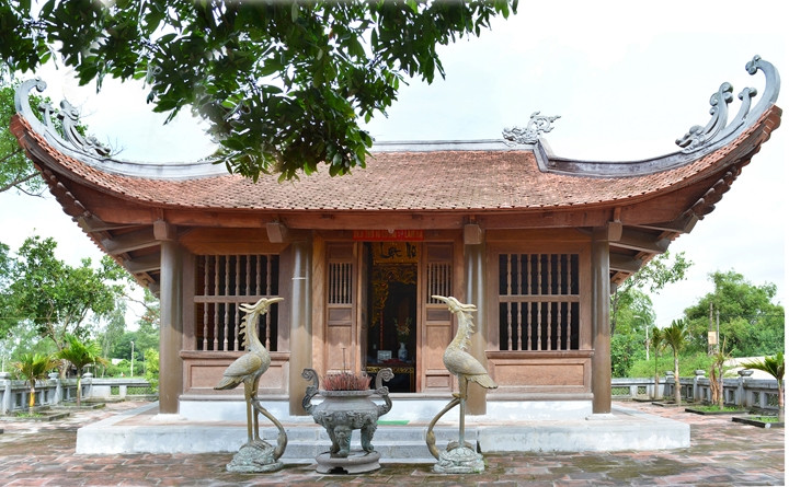 Miếu thờ 10 nữ dân quân phòng không Lam Hạ đã anh dũng hy sinh trong kháng chiến chống đế quốc Mỹ tại xã Lam Hạ (nay là phường Lam Hạ, TP Phủ Lý, Hà Nam). 