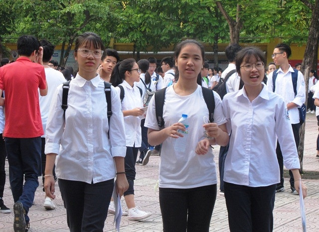 Thí sinh Kỳ thi lớp 10 THPT Hà Nội năm 2017. (Ảnh: Thùy Linh)