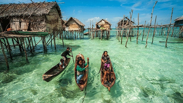 Người Bajau sống lênh đênh trên biển từ nhiều thế kỷ nay. Ảnh: HOTSPOT MEDIA