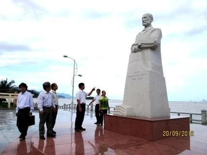 Hội đồng nghiệm thu tượng bác học A.Yersin.
