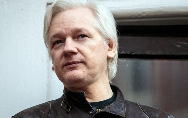 Bảy năm trong bóng tối