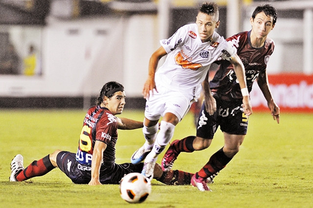 Cậu bé Neymar (áo trắng) khi còn ở Santos. Ảnh | REUTERS