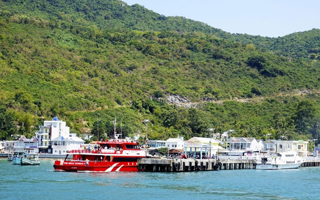 Một góc Hòn Sơn, nhìn từ biển vào.