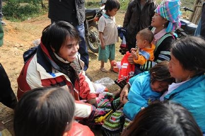 Trần Xuân Tùng, thành viên nhóm nhạc Ðăng Nhập trong chuyến "phượt" từ thiện ở Sùng Ðô, Yên Bái.