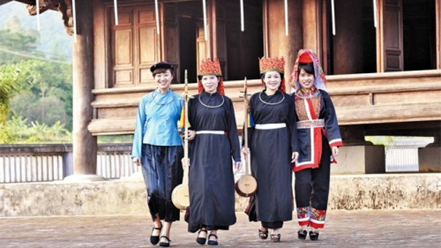 Thiếu nữ dân tộc Tày, Nùng, Dao trong ngày hội đình Lục Nà, xã Lục Hồn huyện Bình Liêu.