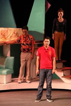  Cảnh trong vở Mùa yêu đương.