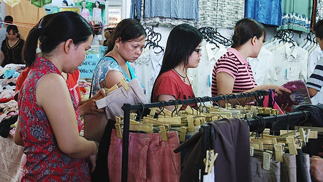 Bán quần áo lãi bao nhiêu?