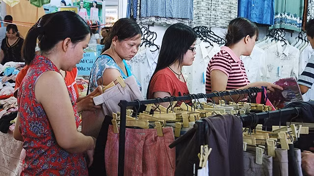 Bán quần áo lãi bao nhiêu?