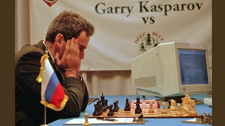 Deep Blue thắng nhà vô địch cờ vua Garry Kasparov vào năm 1997 (ảnh AP).