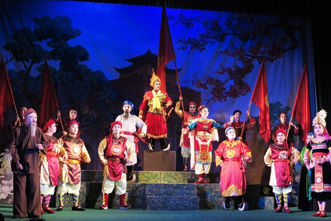 Vở tuồng "Quang Trung đại phá quân Thanh" do các nghệ sĩ Nhà hát tuồng Đào Tấn biểu diễn. Ảnh: HOÀNG TRỌNG