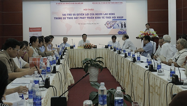 Toàn cảnh hội thảo về vai trò và quyền lợi người lao động.