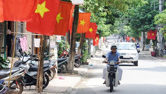 Mỗi dịp 19-8, người dân phố Bế Văn Đàn, TP Cao Bằng, tỉnh Cao Bằng đều treo cờ Tổ quốc hân hoan chào mừng ngày lễ lớn của đất nước.