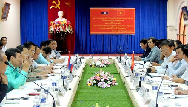 Đoàn công tác liên ngành Việt Nam, Lào làm việc với lãnh đạo tỉnh Attapư (Lào) và UBND tỉnh Kon Tum.