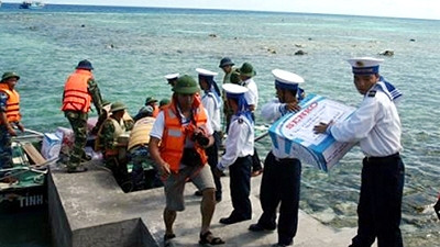 Qùa từ đất liền đến với Trường Sa