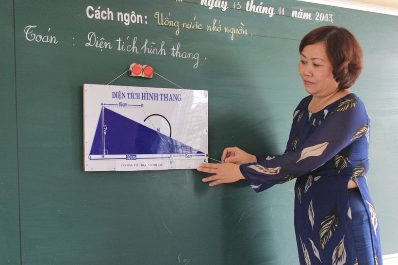 Cô Đinh Thị Minh và bài giảng hình thang.