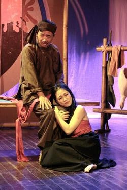 Cảnh trong vở Hồn Trương Ba, da hàng thịt của Nhà hát kịch Việt Nam.